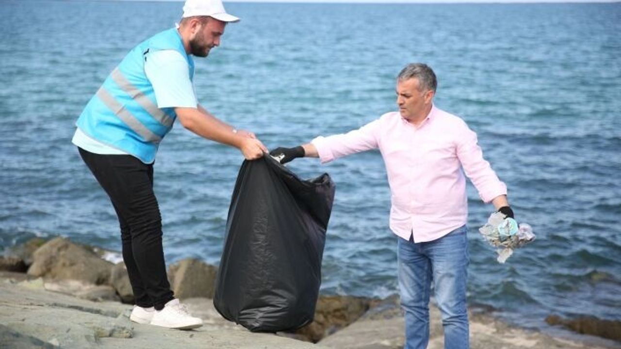 BAŞKAN MUSTAFA BIYIK VATANDAŞLARLA ÇÖP TOPLADI