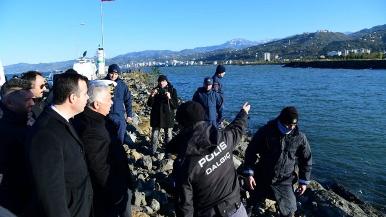 DENİZDE KAYBOLAN GENÇLER İÇİN TRABZON VALİLİĞİ'NDEN YENİ AÇIKLAMA