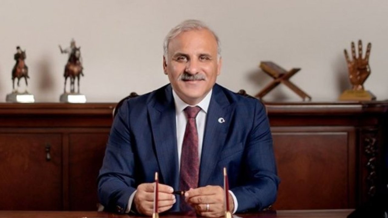 BAŞKAN ZORLUOĞLU BIÇAK ALTINA YATIYOR