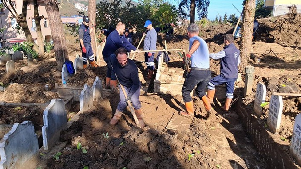 TRABZON BÜYÜKŞEHİR BELEDİYESİ, MEZARLIKLARDAKİ AFET HASARLARINI GİDERDİ