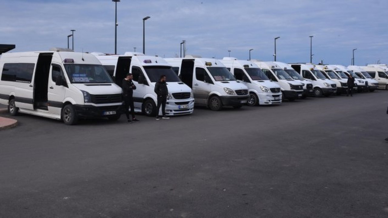 ÇÖMLEKÇİ'DEKİ İLÇE DOLMUŞLARI PAZARKAPI'YA TAŞINDI