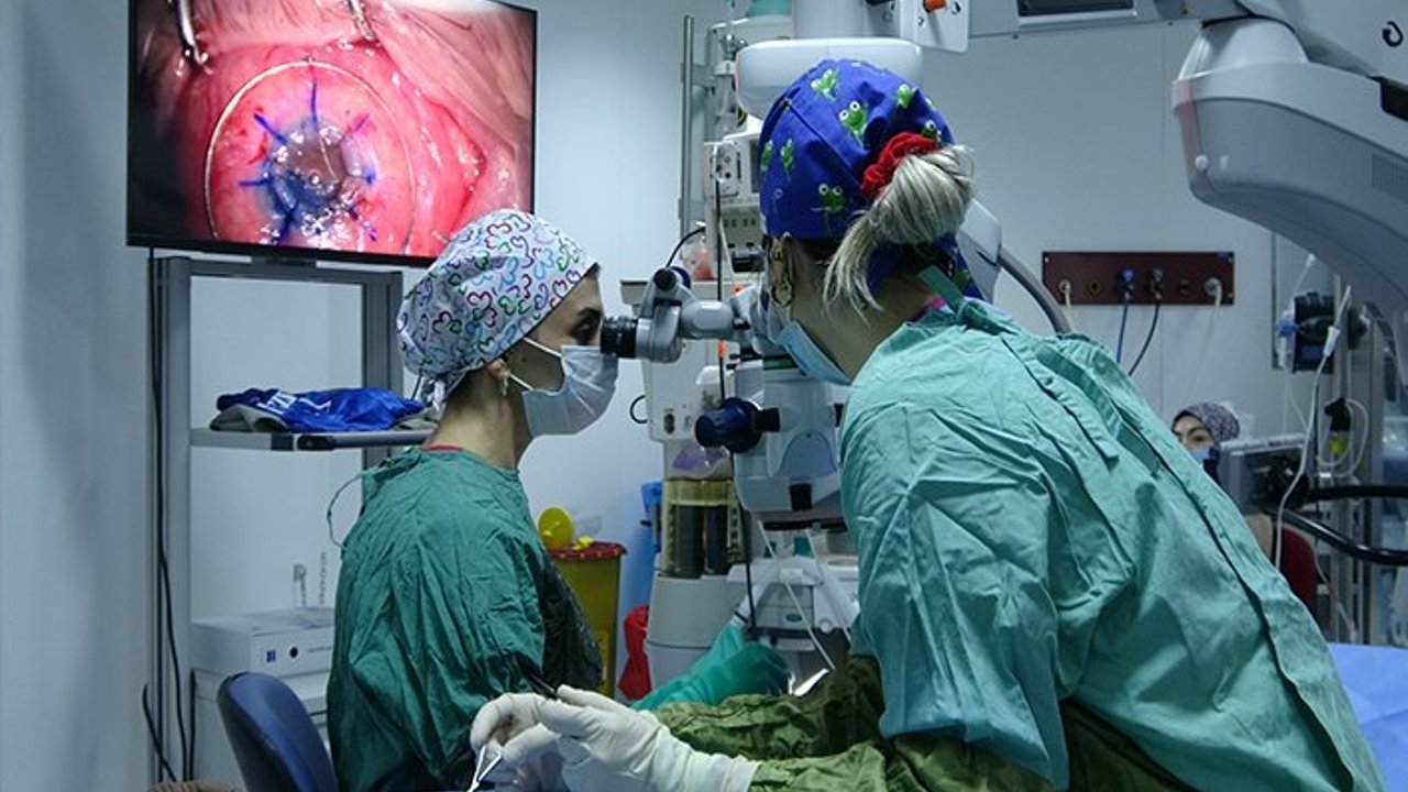 KANUNİ EĞİTİM VE ARAŞTIRMA HASTANESİ'NDE BAŞARIYLA KORNEA NAKLİ GERÇEKLEŞTİRİLDİ