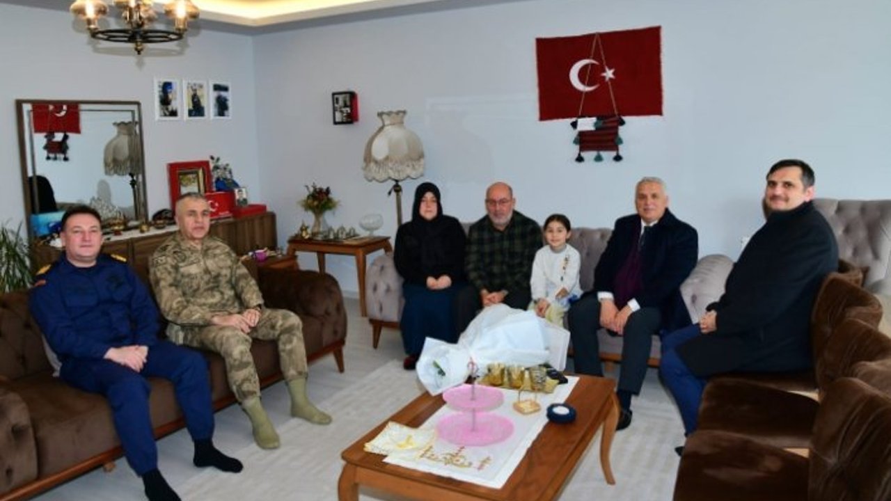 VALİ YILDIRIM AİLE YILI DOLAYISIYLA ŞEHİT AİLESİYLE BİR ARAYA GELDİ