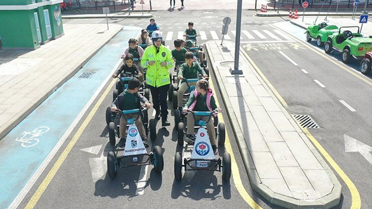 BÜYÜKŞEHİR 35 BİN 878 ÖĞRENCİYE TRAFİK EĞİTİMİ VERDİ