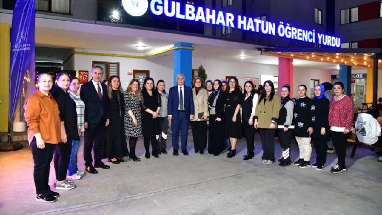 VALİ AZİZ YILDIRIM, ÖĞRENCİLERLE İFTAR PROGRAMINDA BULUŞTU