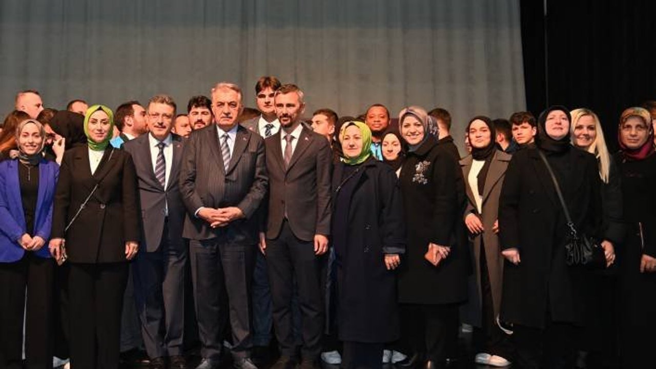 HAYATİ YAZICI, “SİYASET GÜVEN İNŞA EDEN BİR ALANDIR”