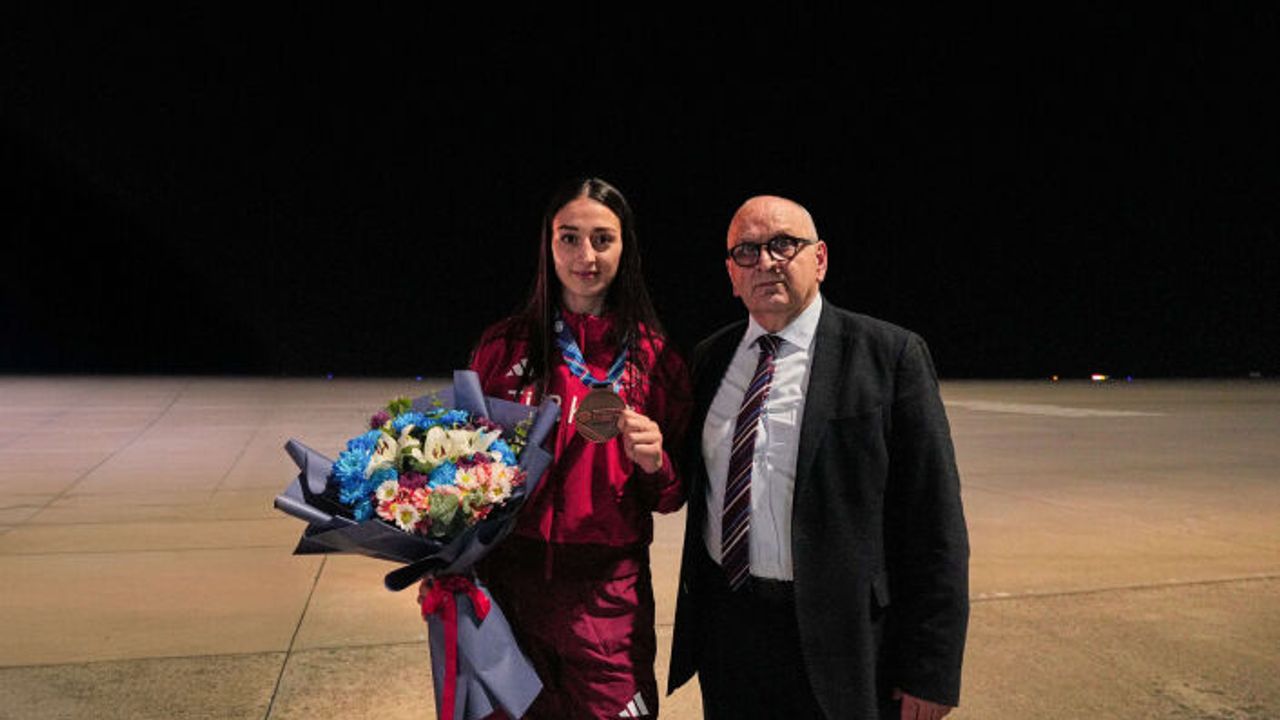AVRUPA ÜÇÜNCÜSÜ SPORCU TRABZON'A DÖNDÜ