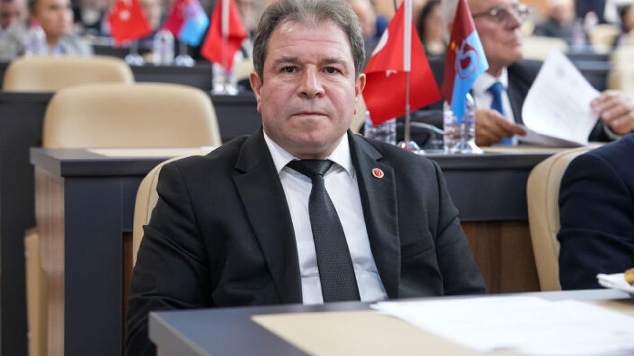 PELİTLİ MAHALLESİNDEKİ YOL SORUNUNU DİLE GETİRDİ