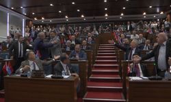 SÜPRİZ ÇİÇEK TAKDİMİYLE GÜZEL BAŞLADI, SONRASINDA TANSİYON BİR ANDA YÜKSELDİ