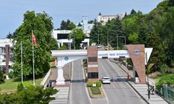 “ULUSLARARASI BİLİM İNSANLARINI ÜNİVERSİTEMİZE KAZANDIRMAYI KIYMETLİ BULUYORUZ”