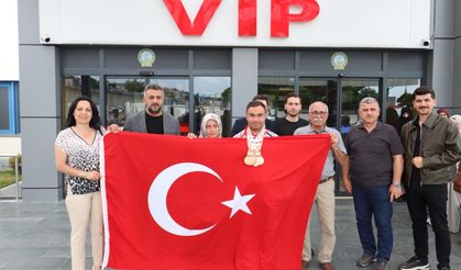 DÜNYA ŞAMPİYONU ABDULLAH İNAN TRABZON’DA COŞKUYLA KARŞILANDI