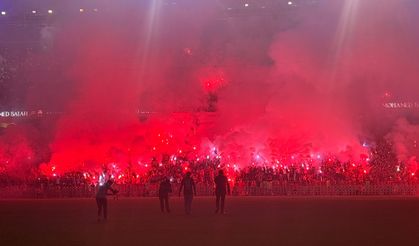 TRABZONSPOR'DA SALAH YAKLAŞIK 30 BİN TARAFTAR ÖNÜNDE İMZA ATTI