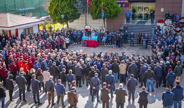 ORHAN KAYNAK İÇİN TÖREN DÜZENLENDİ