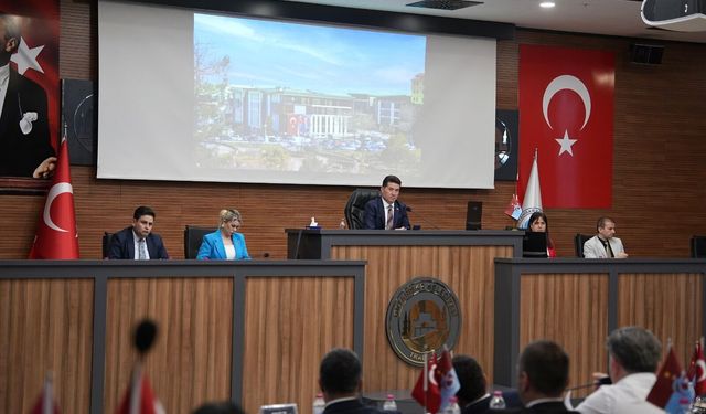 “BU ŞEHİRDE YAPILAN ETKİNLİKLER, YEREL YÖNETİMLER YOK SAYILARAK OLMAZ”