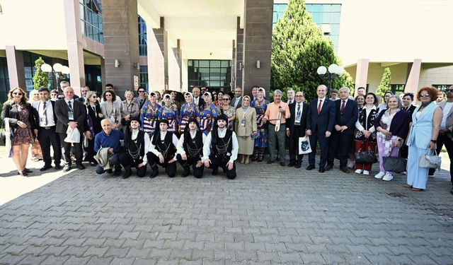 SAĞLIK PROFESYONELLERİNİN EĞİTİMİNDE YAPAY ZEKÂ VE SİMÜLASYON” KONGRESİ BAŞLADI.