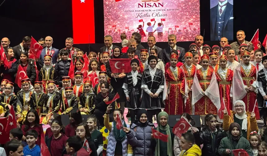 23 NİSAN KUTLAMALARINDA RENKLİ GÖRÜNTÜLER ORTAYA ÇIKTI