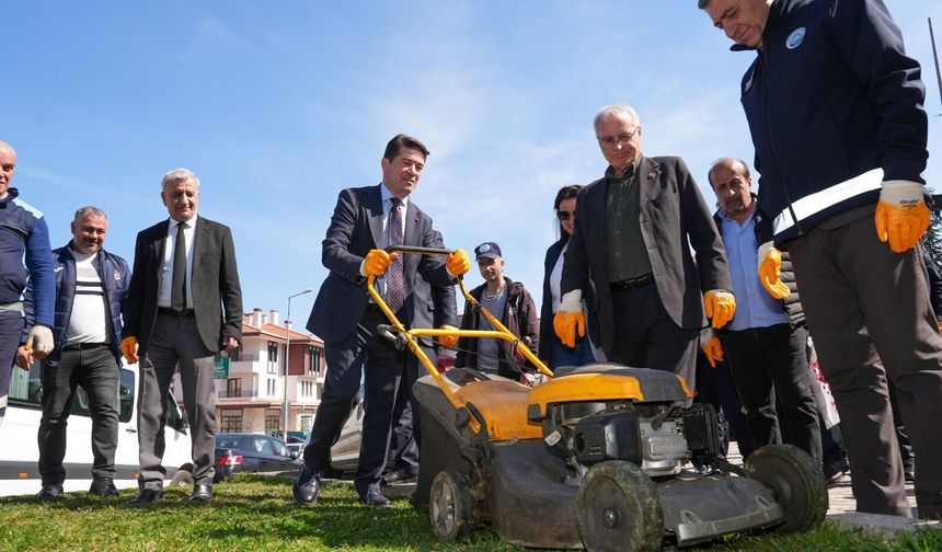 ORTAHİSAR BELEDİYESİ, PARK VE YEŞİL ALANLARI YAZ MEVSİMİNE HAZIR HALE GETİRDİ