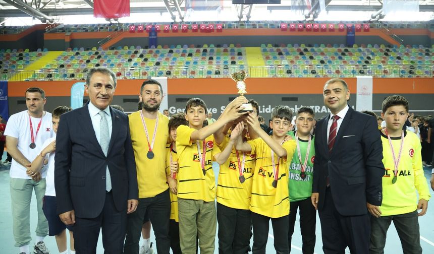 OKUL SPORLARI 2. DÖNEM TOPLU ÖDÜL TÖRENİ GERÇEKLEŞTİRİLDİ