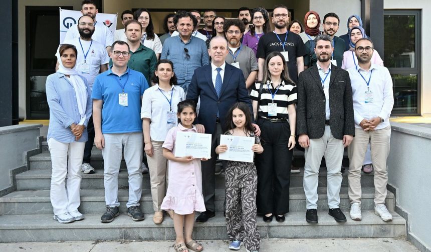KTÜ’DE, ÜRETKEN YAPAY ZEKÂ İLE YENİLİKÇİ ÖĞRETİM EĞİTİMİ DÜZENLENDİ
