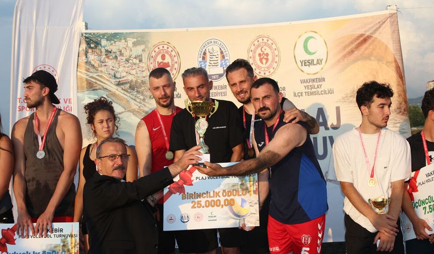 PLAJ VOLEYBOLU TURNUVASI HEYECANI SONA ERDİ
