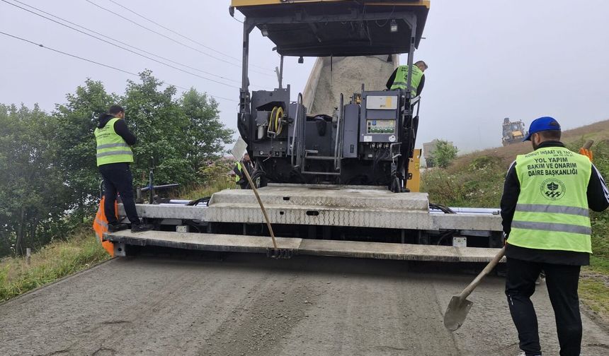TRABZON’DA 4 İLÇEDE 13 KİLOMETRELİK YOL KURU BETONLA KAPLANDI