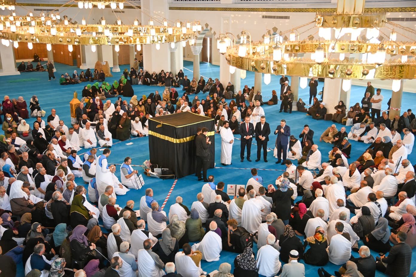 BAŞKAN GENÇ: “HAC, MANEVİ ARINMANIN EN BÜYÜK VESİLESİDİR”