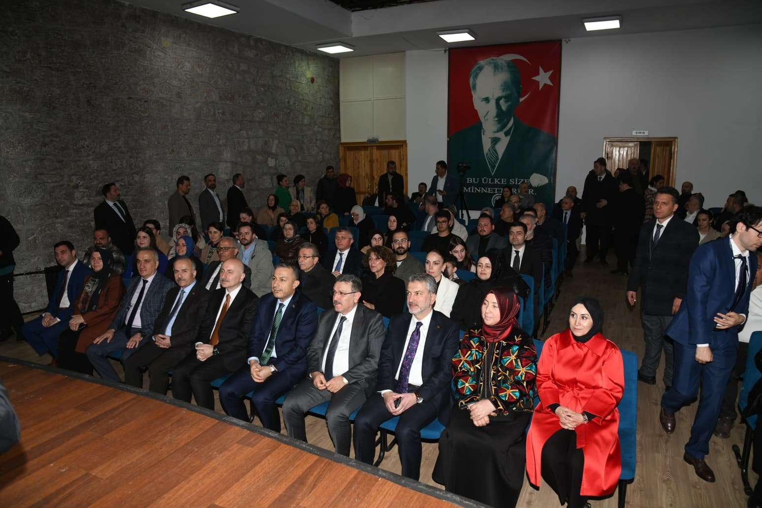 HÜSEYİN KAZAZ KÜLTÜR MERKEZİ “MUHACİRLİK” OYUNU İLE AÇILDI