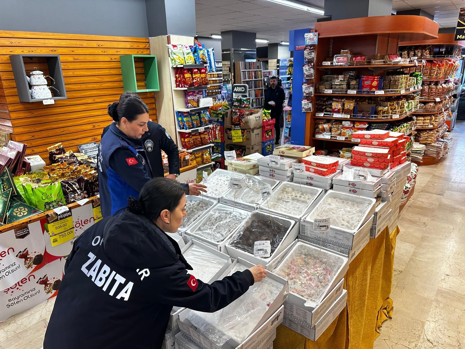 ORTAHİSAR BELEDİYESİ ZABITA EKİPLERİNDEN BAYRAM ÖNCESİ YOĞUN DENETİM