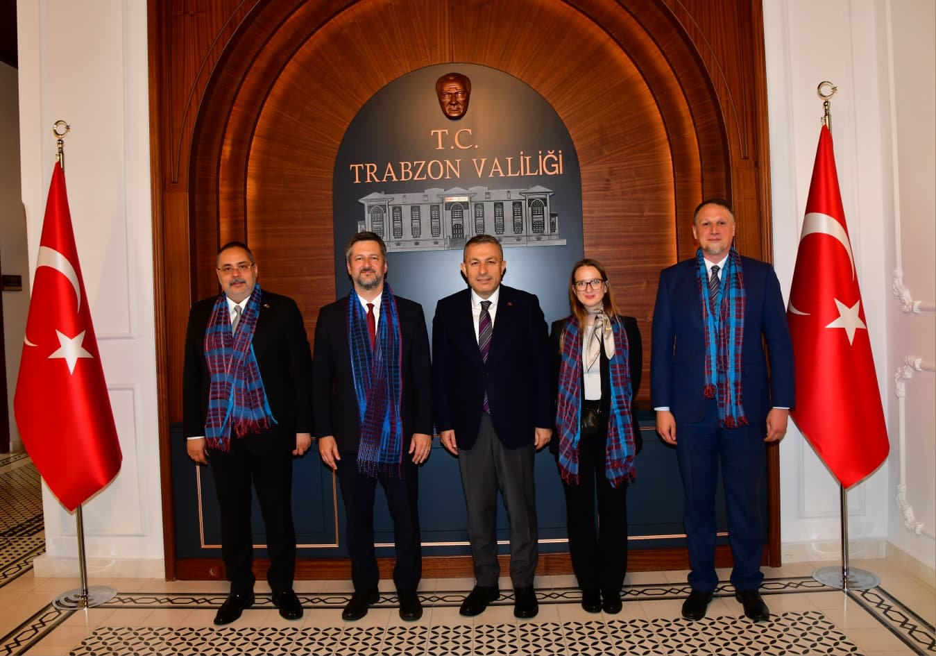 MACARİSTAN HEYETİ TRABZON VALİSİNİ ZİYARET ETTİ