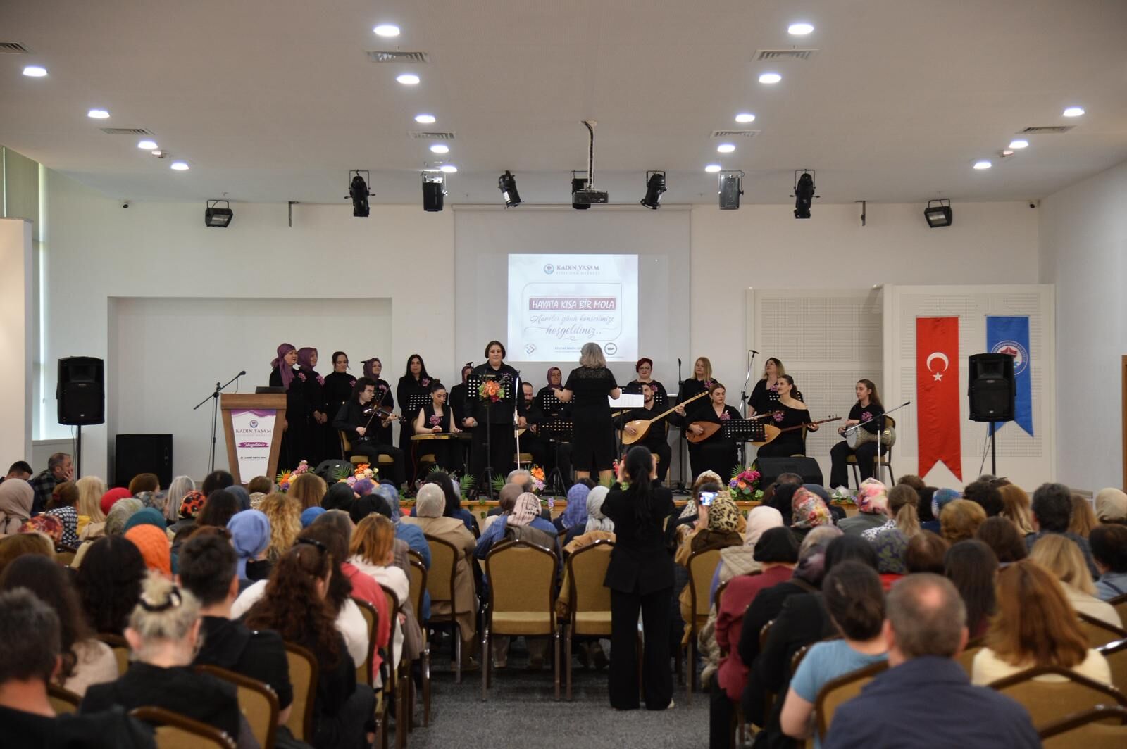 ÖZEL ÇOCUK ANNELERİNDEN ANLAMLI KONSER
