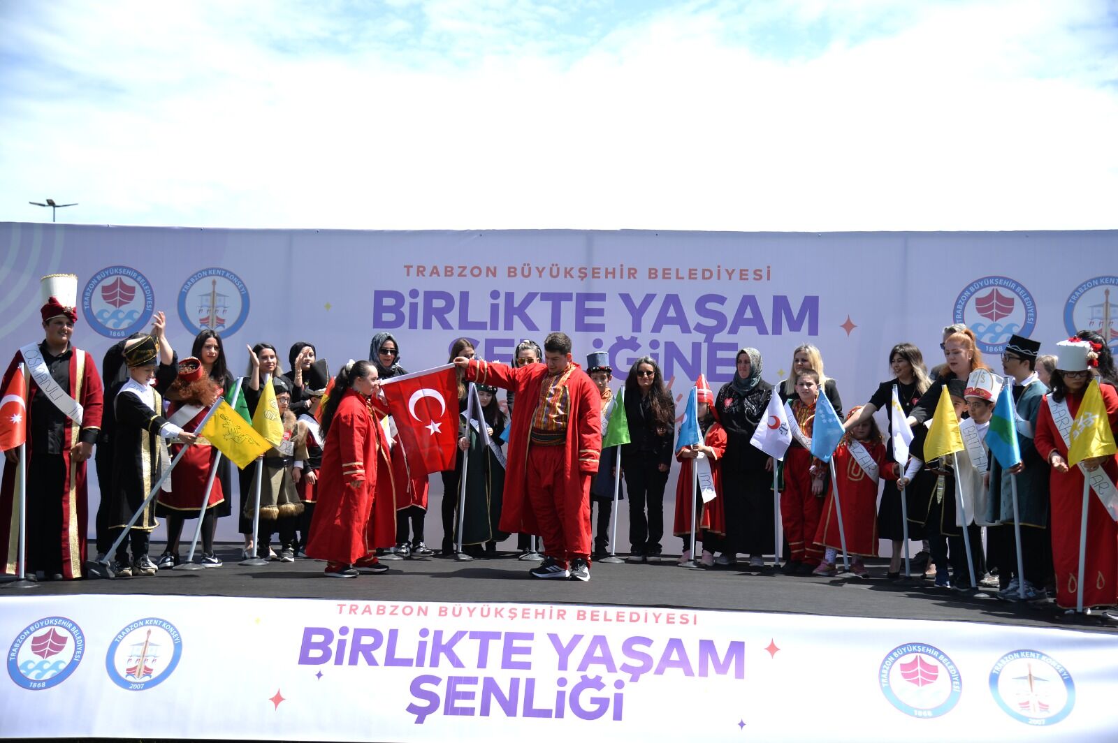 ÖZEL BİREYLER İÇİN MUHTEŞEM ŞENLİK