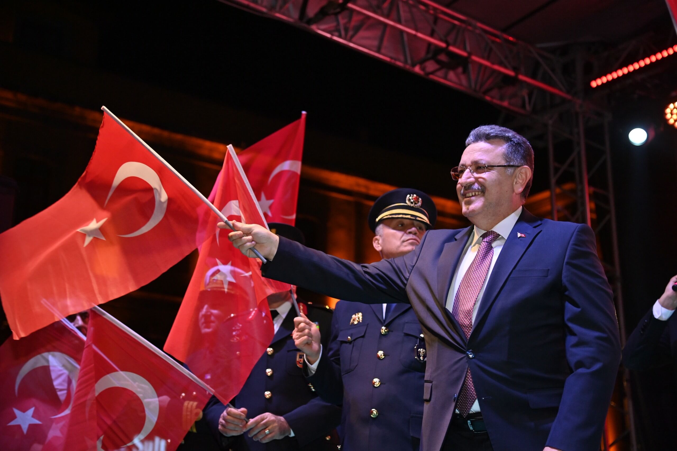 "19 MAYIS, KURTULUŞ MEŞALESİNİN YAKILDIĞI GÜNDÜR"