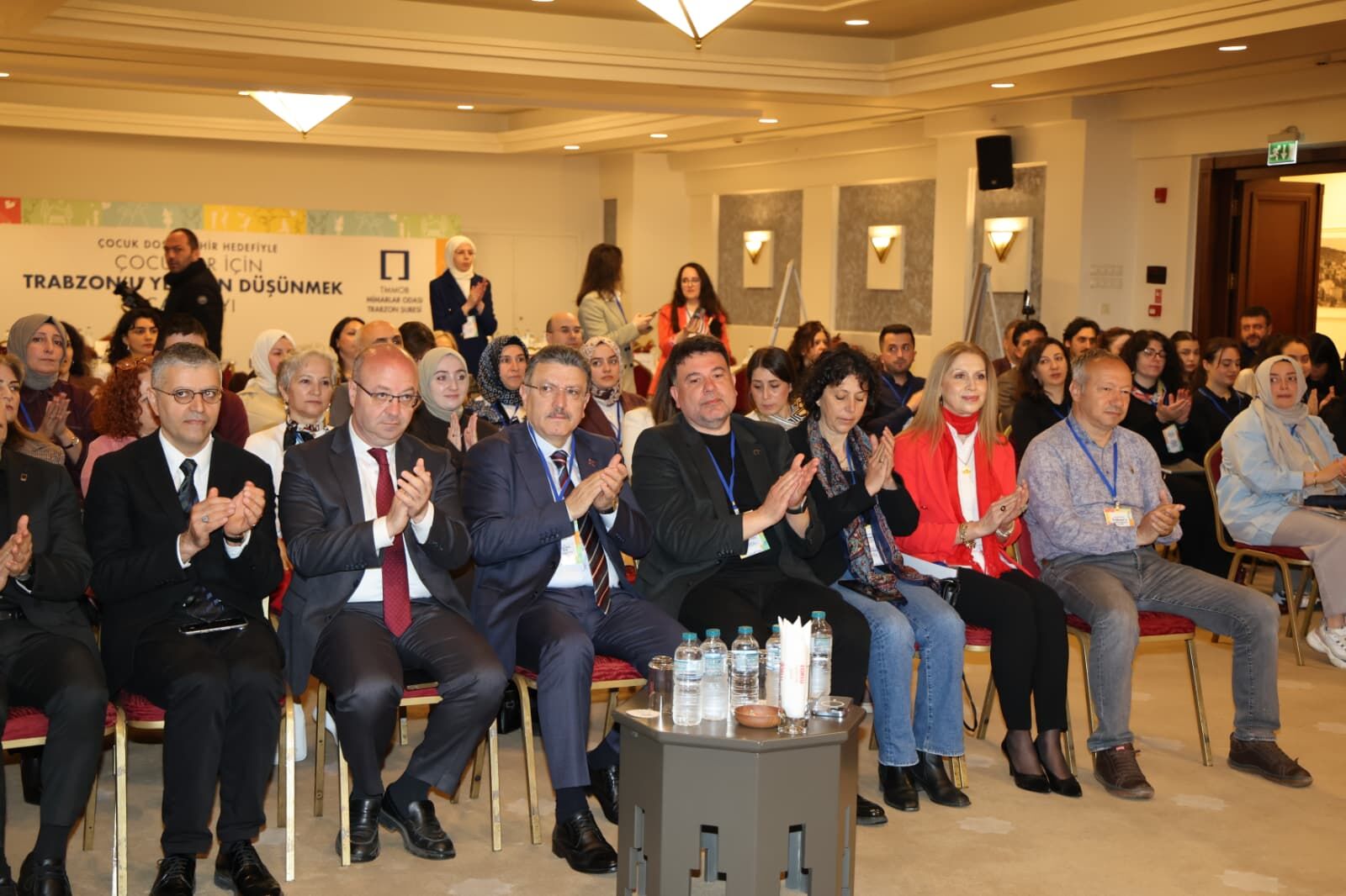 BAŞKAN GENÇ: ÇOCUK MUTLUYSA ŞEHİR MUTLUDUR