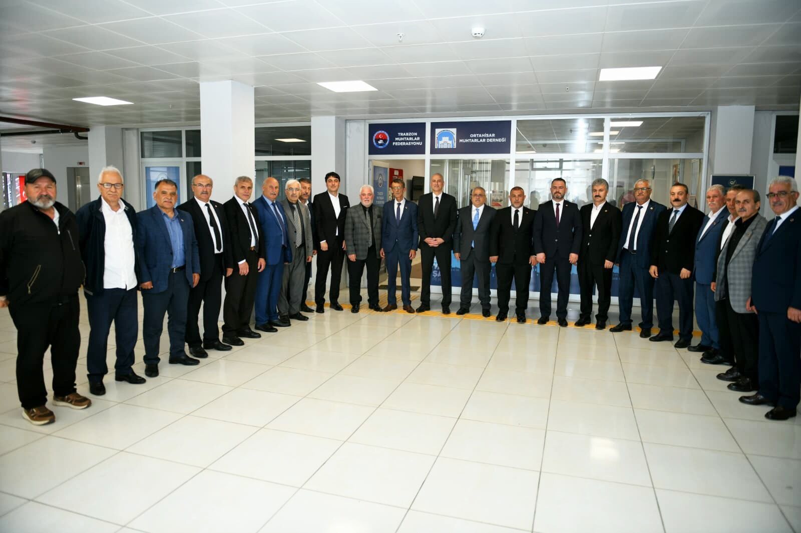 BAŞKAN YARDIMCISI ÖZÇİLİNGİR, MUHTARLARLA BAYRAMLAŞTI