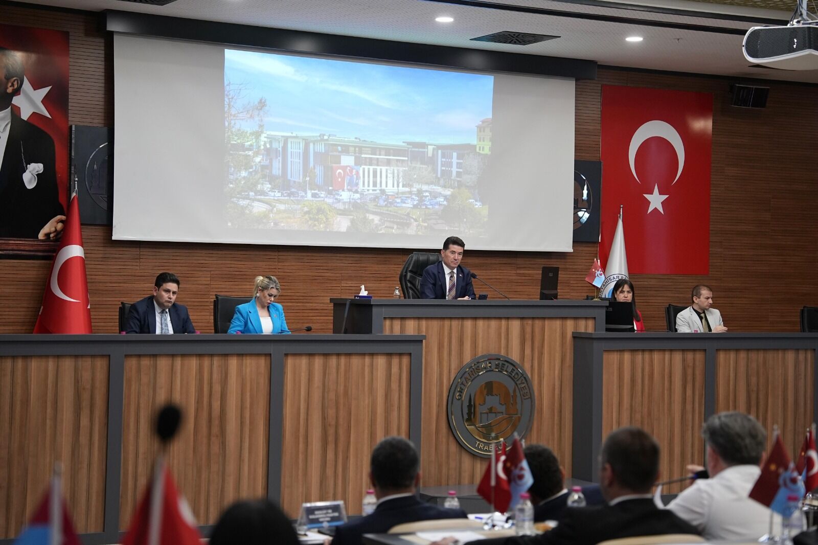 “BU ŞEHİRDE YAPILAN ETKİNLİKLER, YEREL YÖNETİMLER YOK SAYILARAK OLMAZ”