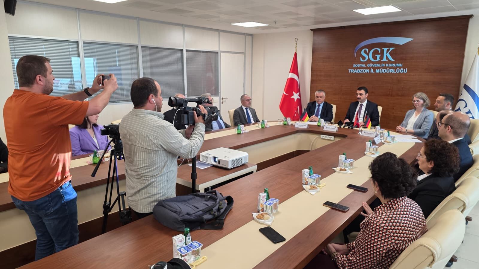 TRABZON'DA KRİTİK ALMANYA DANIŞMA GÜNLERİ "65 BİN TÜRKÜ İLGİLENDİRİYOR