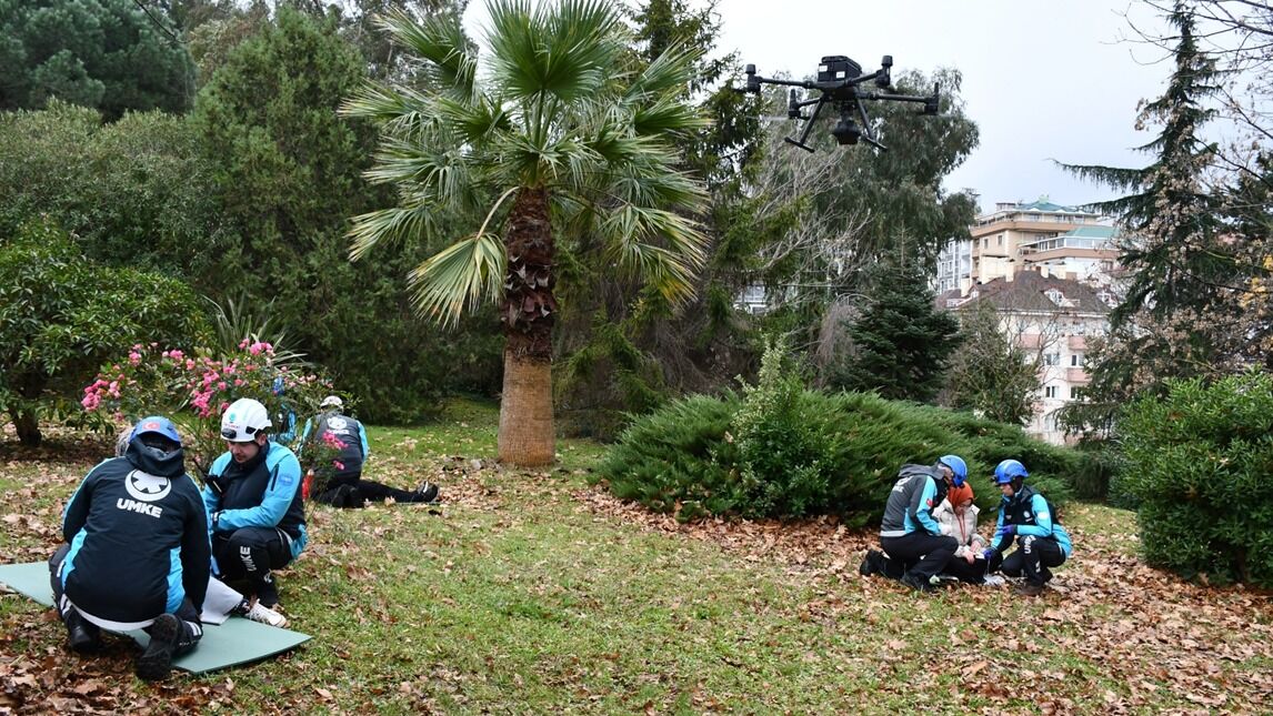 KTÜ’DE GELİŞTİRİLENYAPAY ZEKÂ DESTEKLİ DRONE VE TRİYAJ SİSTEMİ, BİLİM ÇEVRELERİNDE YOĞUN İLGİ GÖRDÜ