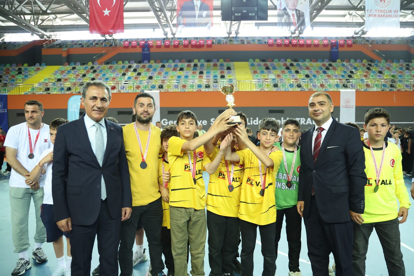 OKUL SPORLARI 2. DÖNEM TOPLU ÖDÜL TÖRENİ GERÇEKLEŞTİRİLDİ