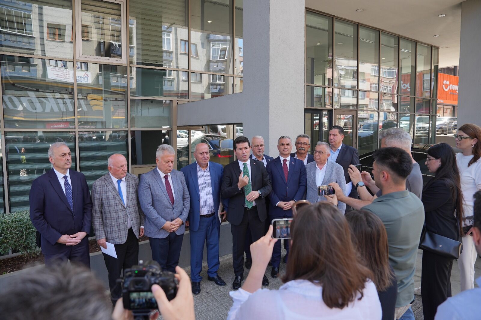 CHP GRUBU BÜYÜKŞEHİR MECLİSİ TERK ETTİ