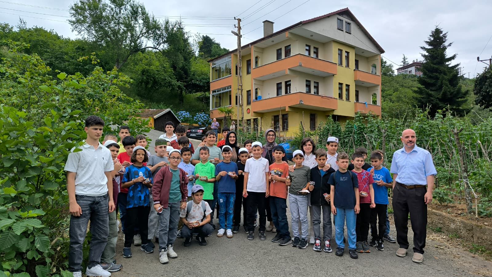 TOPRAKLA BULUŞ HAYATA KÖK SAL