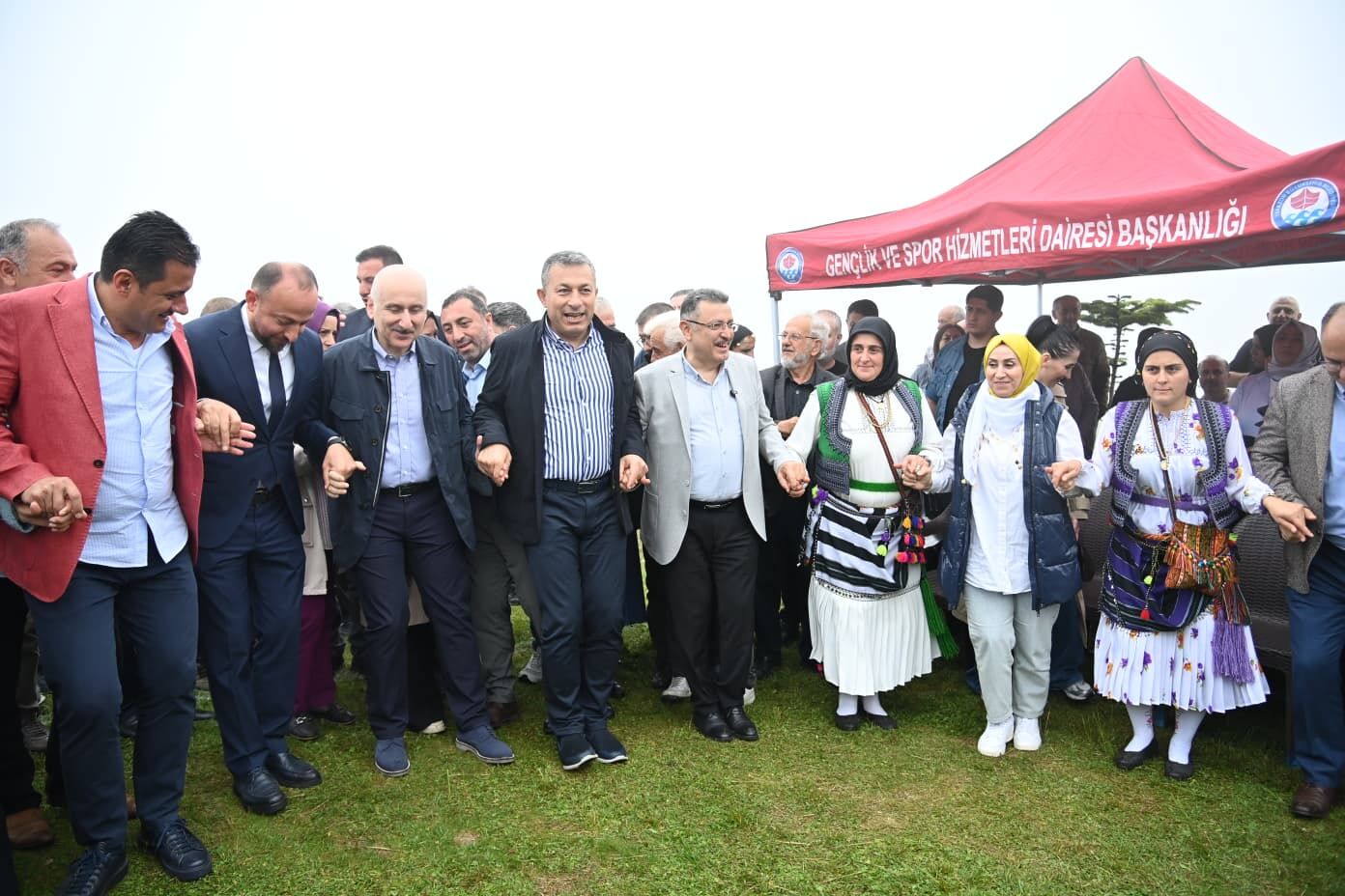 SİYASETÇİNİN İTİBARI VERDİĞİ SÖZÜ TUTMASIDIR