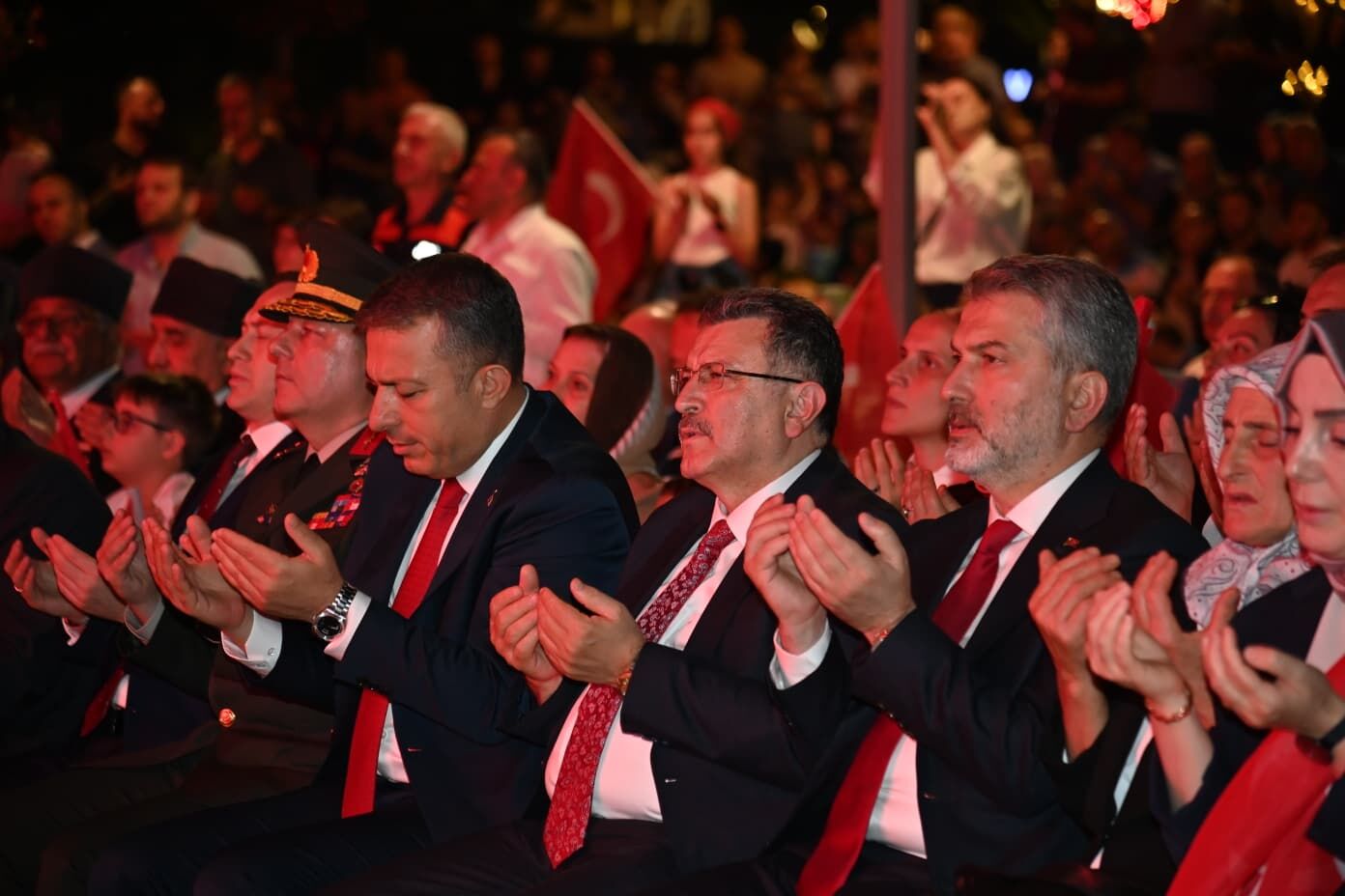 KAHRAMANLARIMIZI RAHMET VE MİNNETLE ANIYORUZ