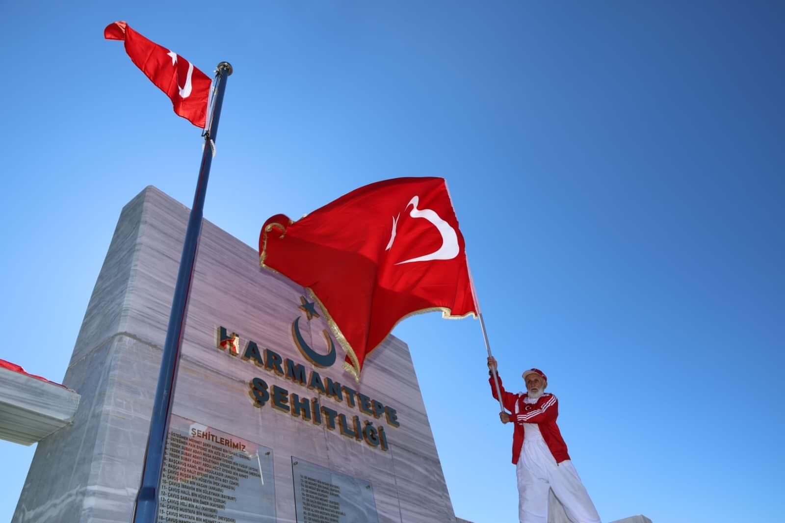 BAŞKAN GENÇ’TEN HARMANTEPE ŞEHİTLERİNE VEFA