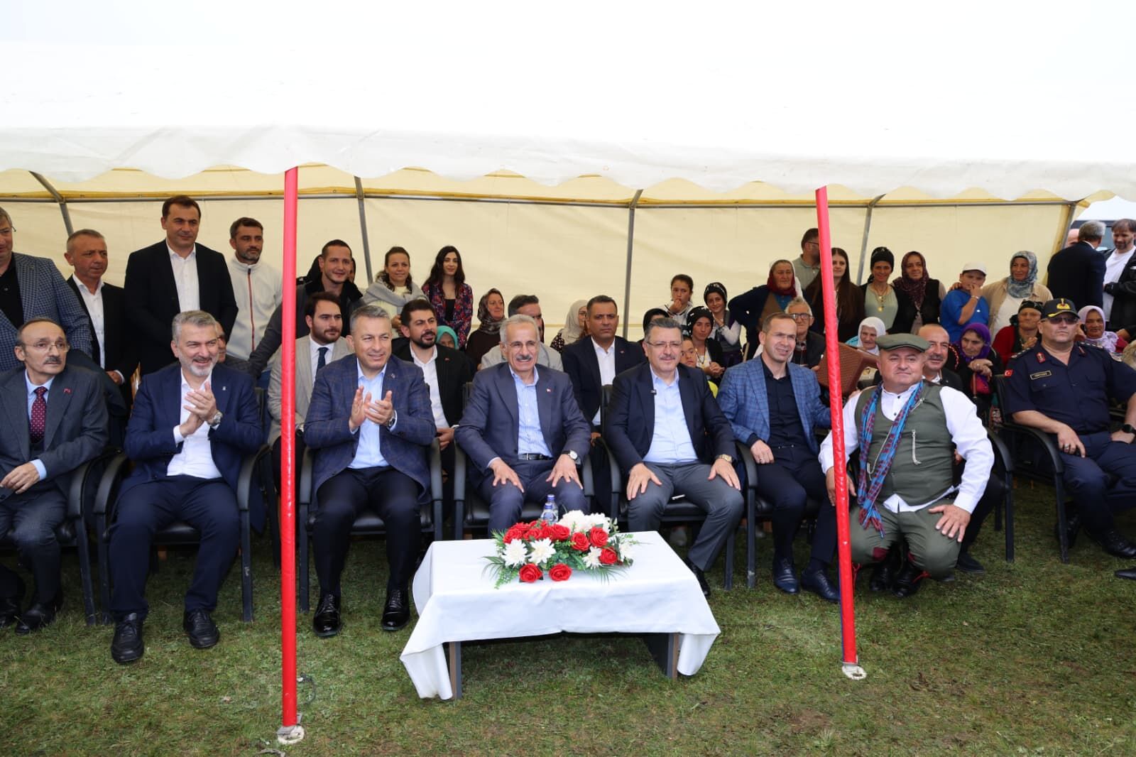 HONEFTER KARDEŞLİĞİN MESAJININ VERİLDİĞİ YERDİR