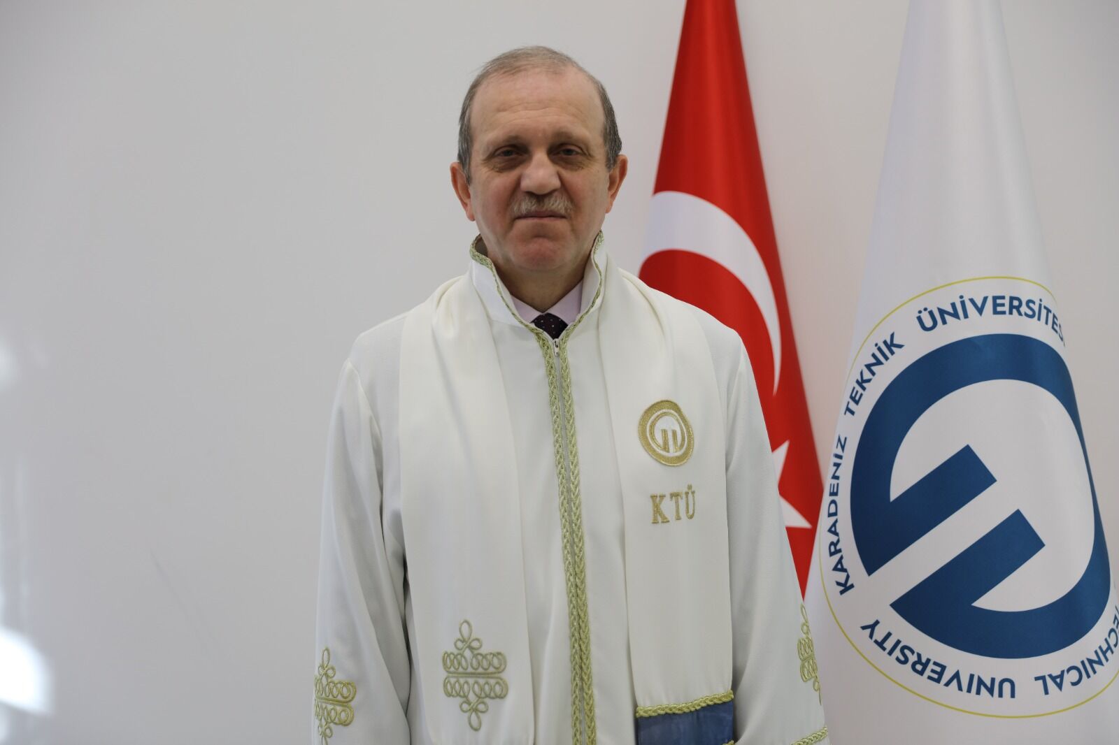 "BİZLERE DUYDUĞUNUZ GÜVEN İÇİN,SİZLERE TEŞEKKÜR EDEDİYORUM"