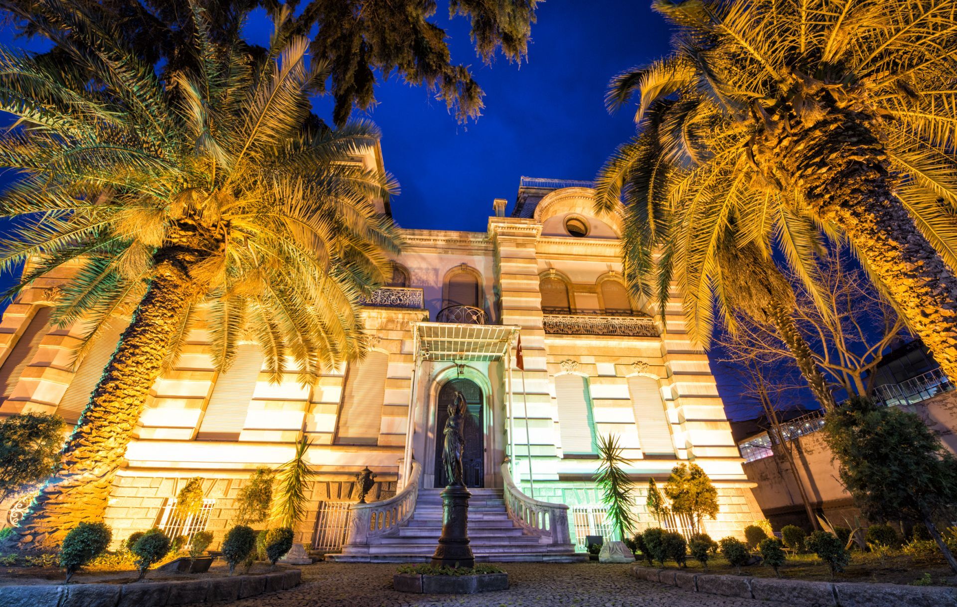 TRABZON MÜZESİ GECE DE YAŞAMALI