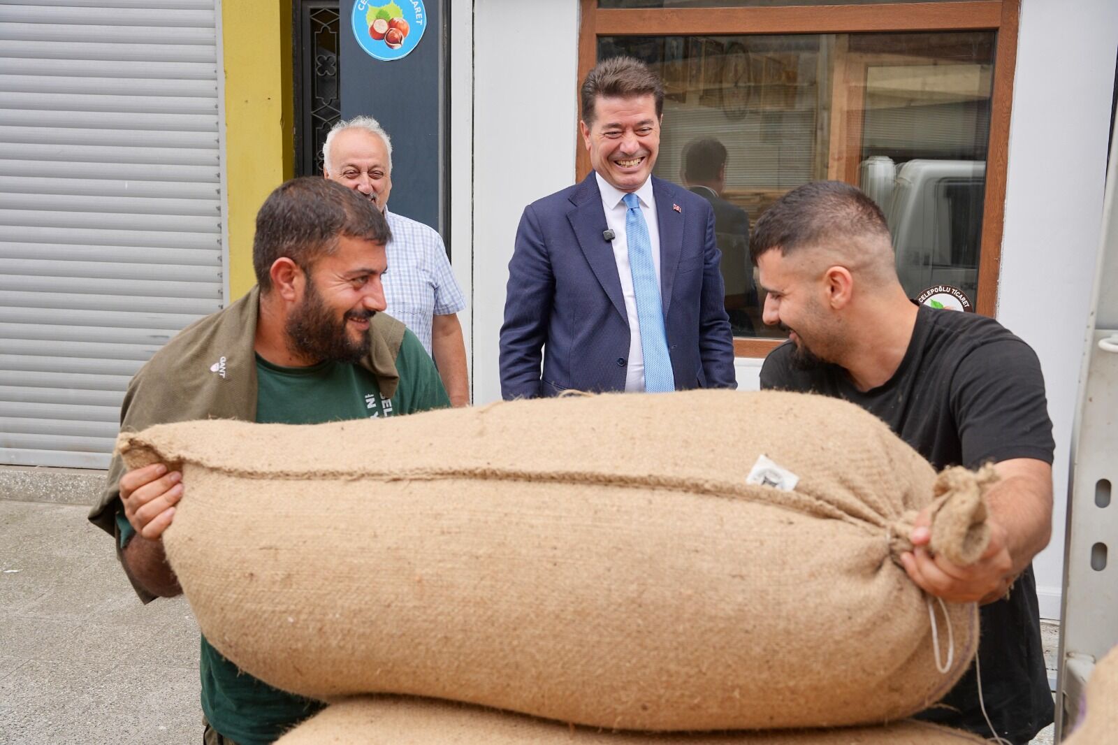 İMECE USULÜYLE TOPLANAN FINDIKLAR SATILARAK KAMPANYAYA BAĞIŞLANDI