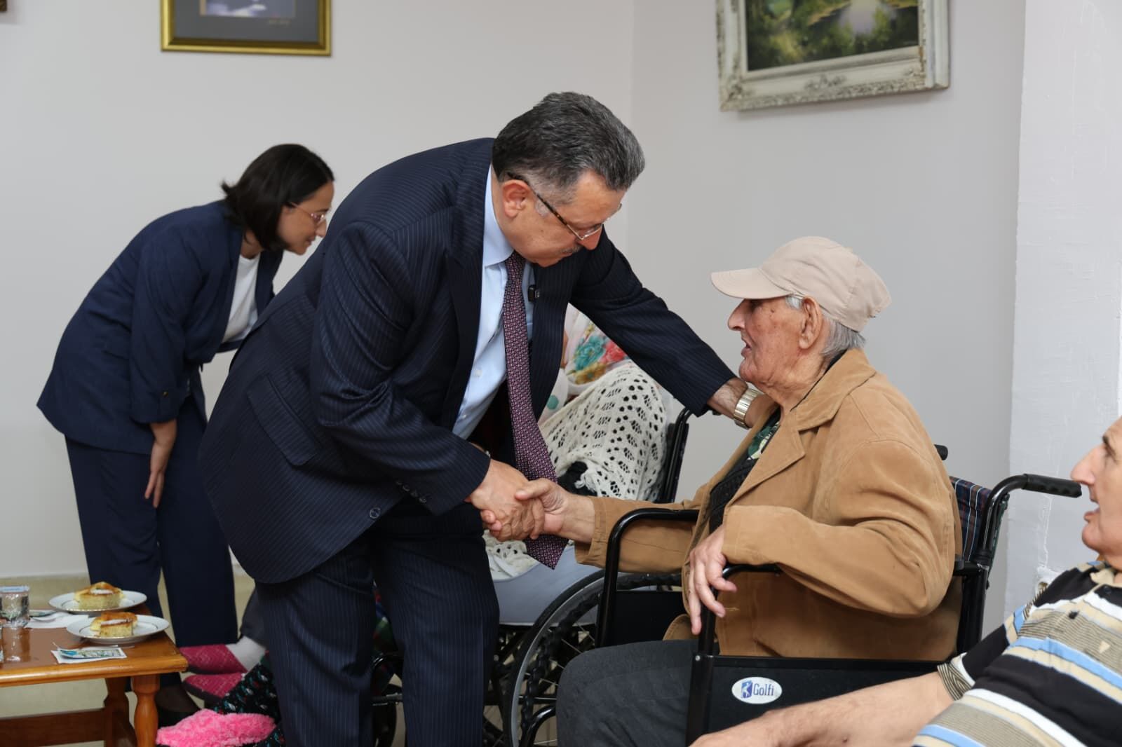 BAŞKAN GENÇ'TEN YAŞLI ÇINARLARA ZİYARET