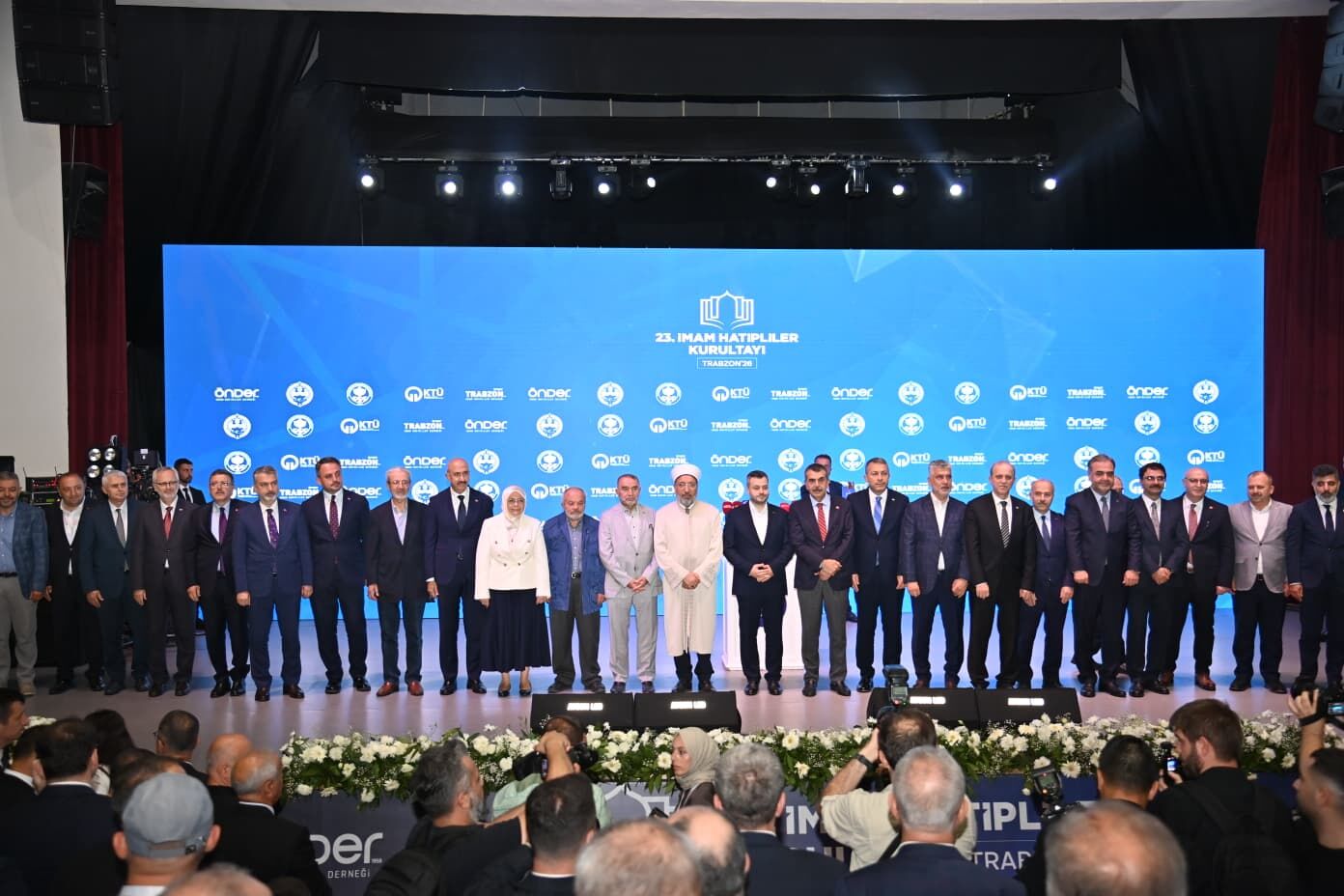 BAŞKAN GENÇ: İMAM HATİP MÜCADELESİ BİR MEDENİYET MEFKURESİDİR