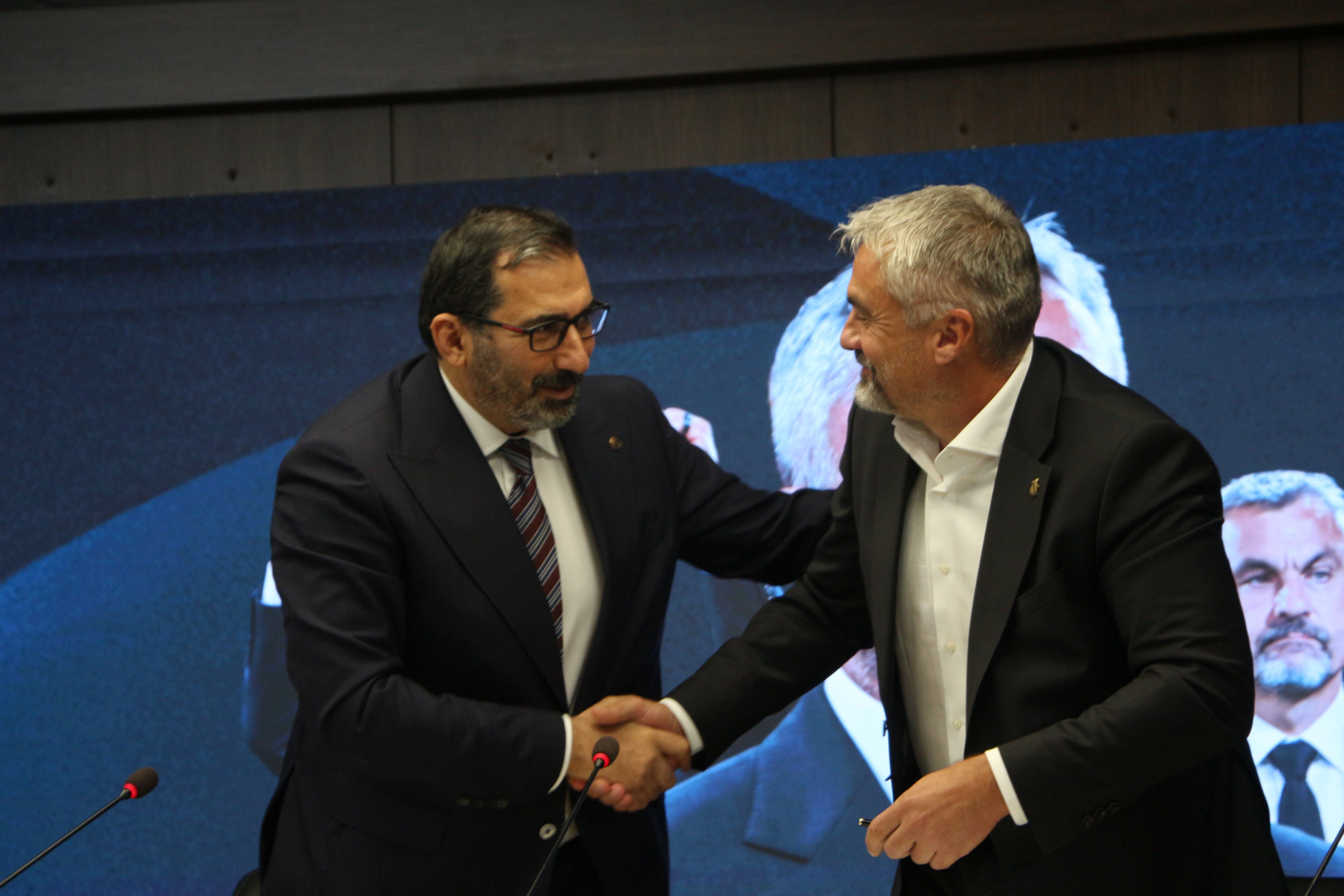 THOMAS REİS: "AZ KONUŞMAK, ÇOK İŞ"